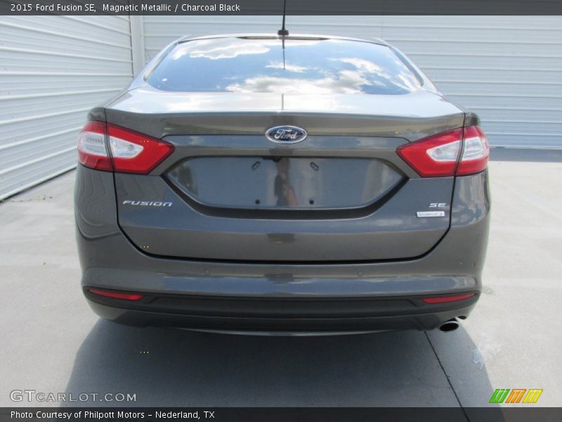 Magnetic Metallic / Charcoal Black 2015 Ford Fusion SE
