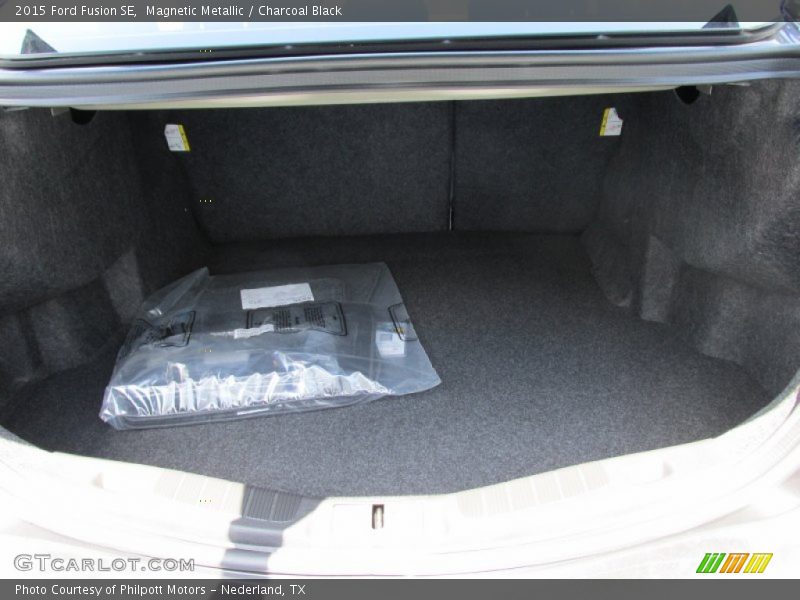 Magnetic Metallic / Charcoal Black 2015 Ford Fusion SE
