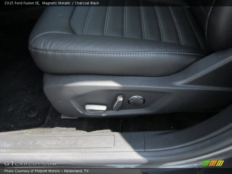 Magnetic Metallic / Charcoal Black 2015 Ford Fusion SE