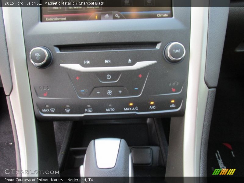 Magnetic Metallic / Charcoal Black 2015 Ford Fusion SE