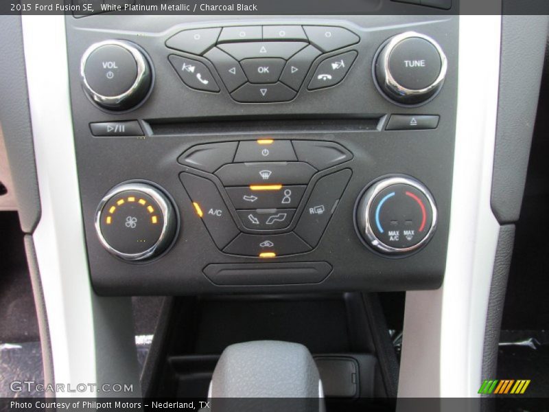 White Platinum Metallic / Charcoal Black 2015 Ford Fusion SE
