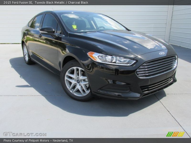 Tuxedo Black Metallic / Charcoal Black 2015 Ford Fusion SE