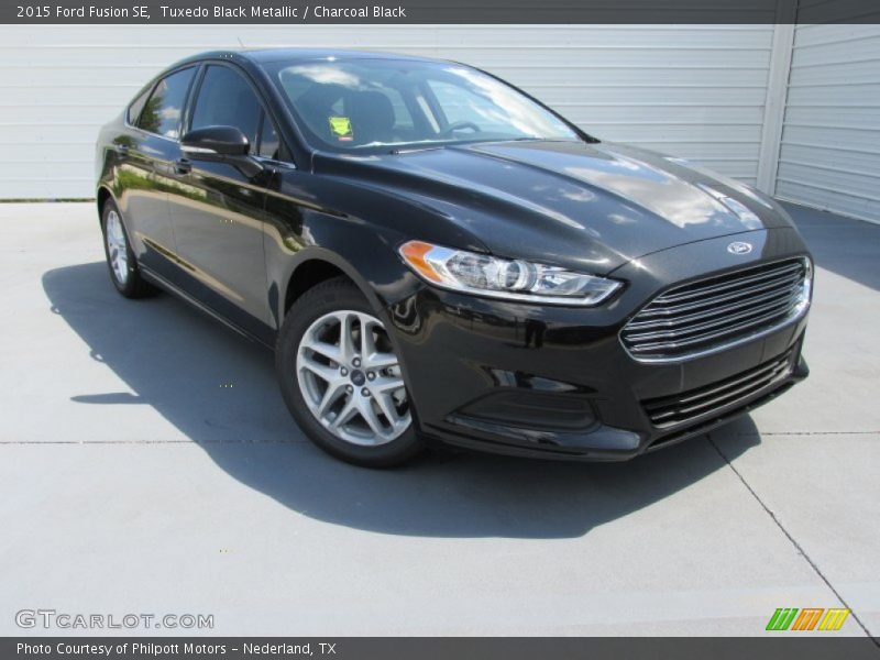 Tuxedo Black Metallic / Charcoal Black 2015 Ford Fusion SE