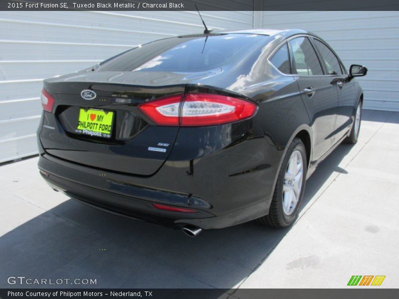 Tuxedo Black Metallic / Charcoal Black 2015 Ford Fusion SE