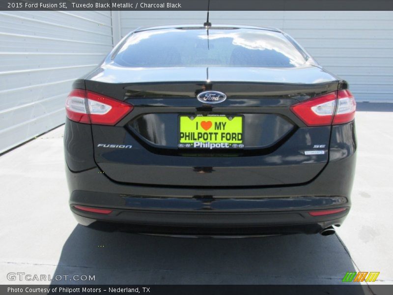 Tuxedo Black Metallic / Charcoal Black 2015 Ford Fusion SE