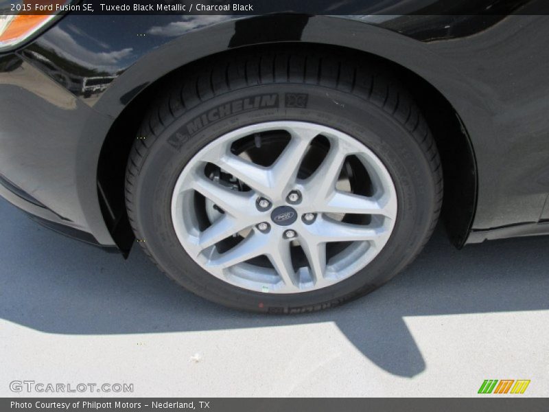 Tuxedo Black Metallic / Charcoal Black 2015 Ford Fusion SE