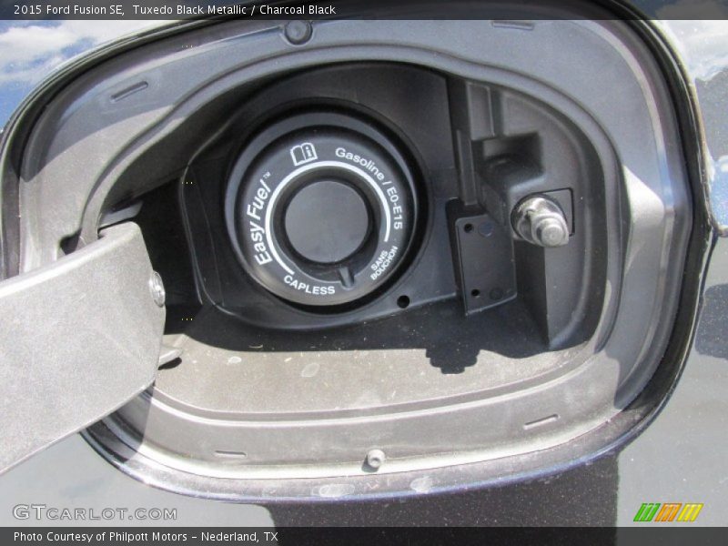 Tuxedo Black Metallic / Charcoal Black 2015 Ford Fusion SE