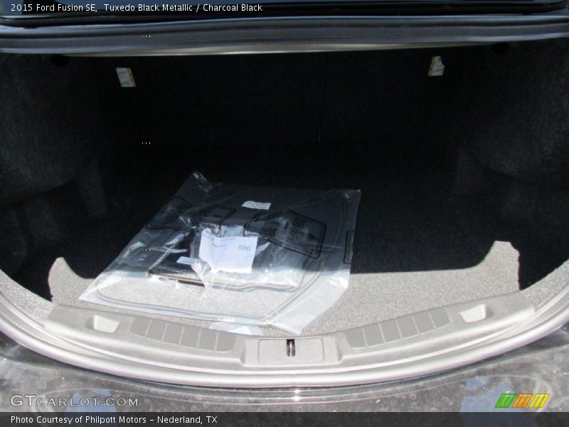 Tuxedo Black Metallic / Charcoal Black 2015 Ford Fusion SE