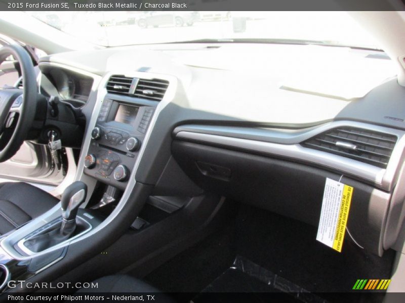 Tuxedo Black Metallic / Charcoal Black 2015 Ford Fusion SE