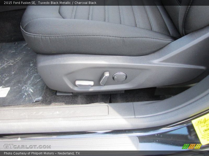 Tuxedo Black Metallic / Charcoal Black 2015 Ford Fusion SE