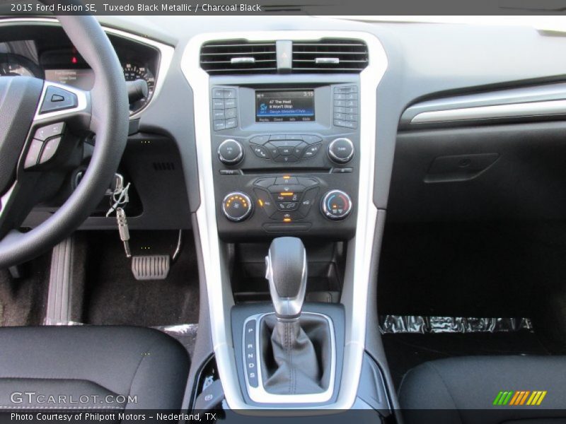 Tuxedo Black Metallic / Charcoal Black 2015 Ford Fusion SE