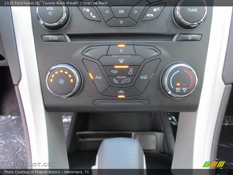 Tuxedo Black Metallic / Charcoal Black 2015 Ford Fusion SE