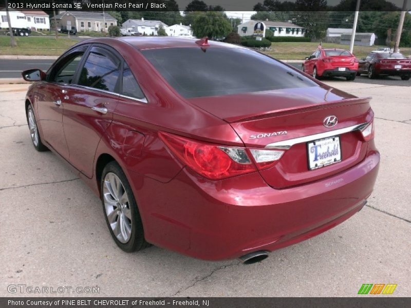 Venetian Red Pearl / Black 2013 Hyundai Sonata SE