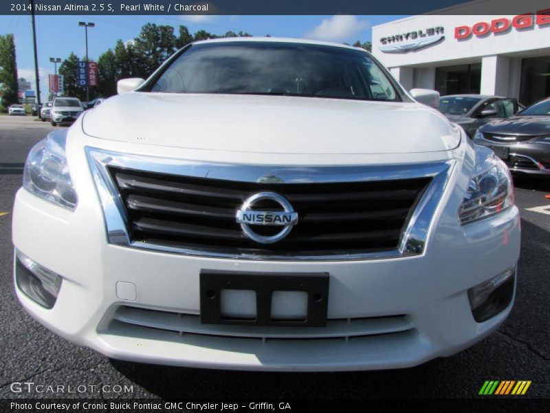 Pearl White / Charcoal 2014 Nissan Altima 2.5 S