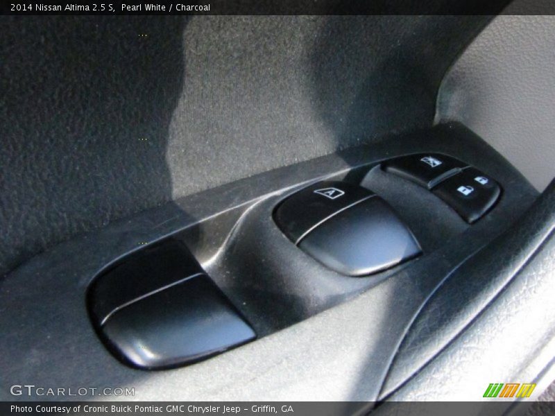 Pearl White / Charcoal 2014 Nissan Altima 2.5 S