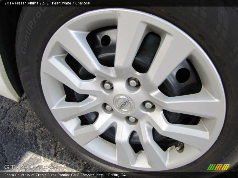 Pearl White / Charcoal 2014 Nissan Altima 2.5 S