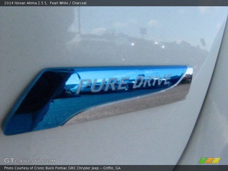 Pearl White / Charcoal 2014 Nissan Altima 2.5 S