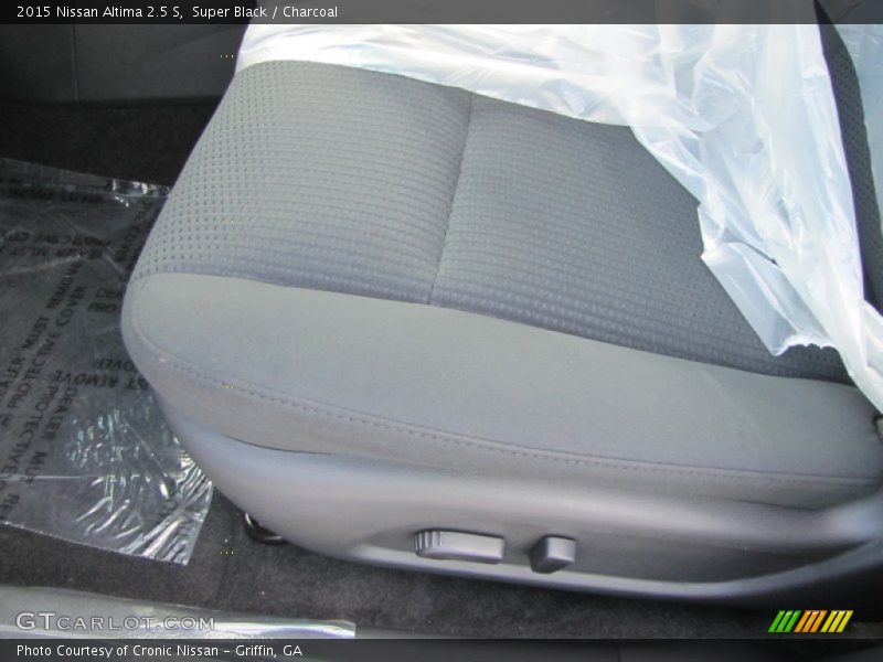 Super Black / Charcoal 2015 Nissan Altima 2.5 S