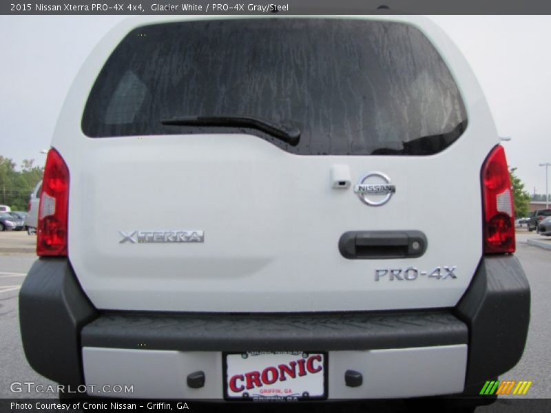 Glacier White / PRO-4X Gray/Steel 2015 Nissan Xterra PRO-4X 4x4