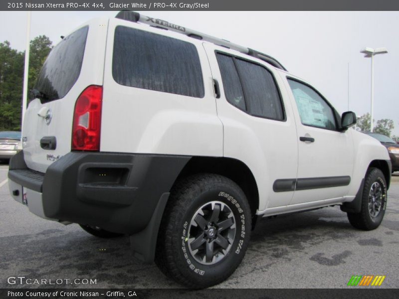  2015 Xterra PRO-4X 4x4 Glacier White