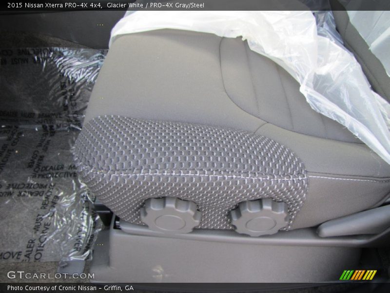 Glacier White / PRO-4X Gray/Steel 2015 Nissan Xterra PRO-4X 4x4