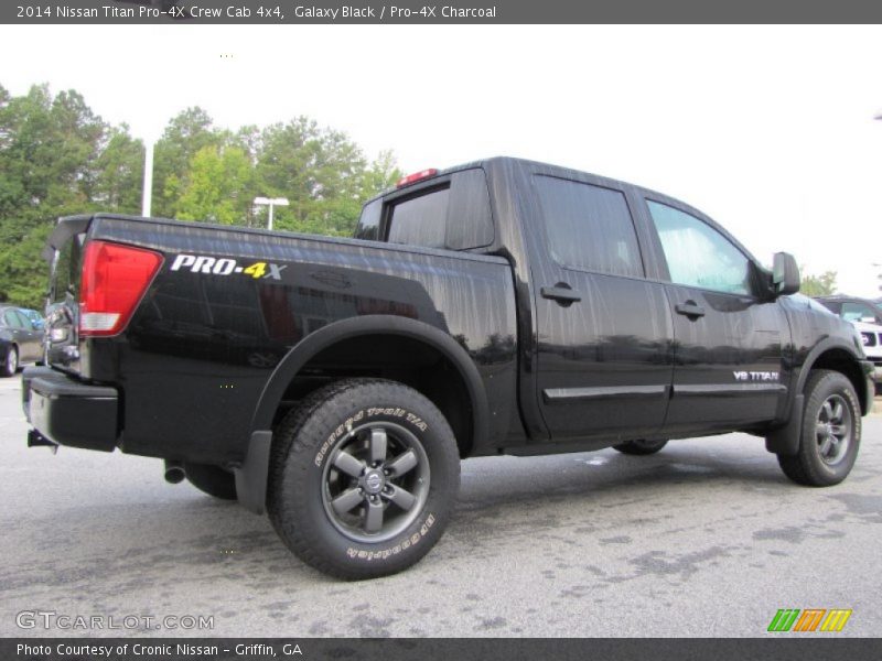 Galaxy Black / Pro-4X Charcoal 2014 Nissan Titan Pro-4X Crew Cab 4x4