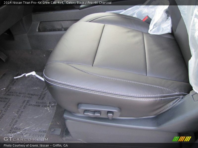 Galaxy Black / Pro-4X Charcoal 2014 Nissan Titan Pro-4X Crew Cab 4x4