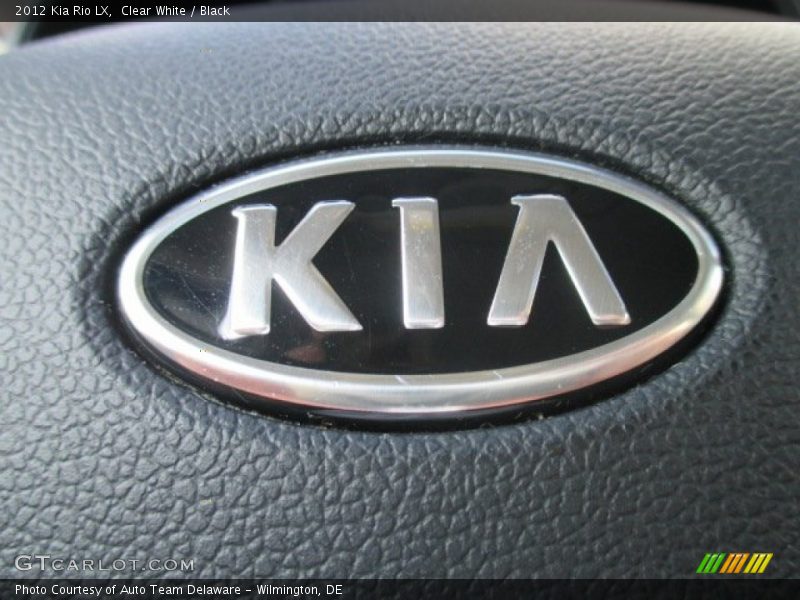 Clear White / Black 2012 Kia Rio LX