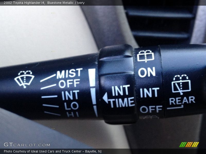 Bluestone Metallic / Ivory 2002 Toyota Highlander I4