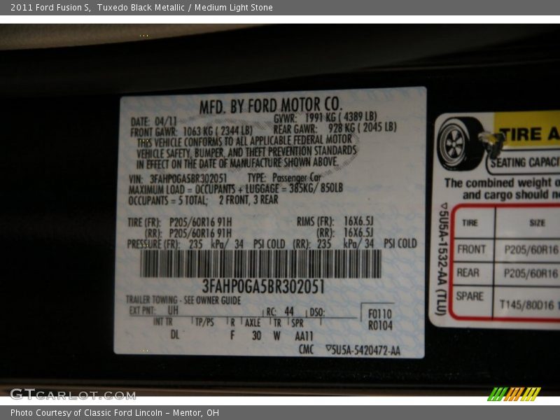 Tuxedo Black Metallic / Medium Light Stone 2011 Ford Fusion S