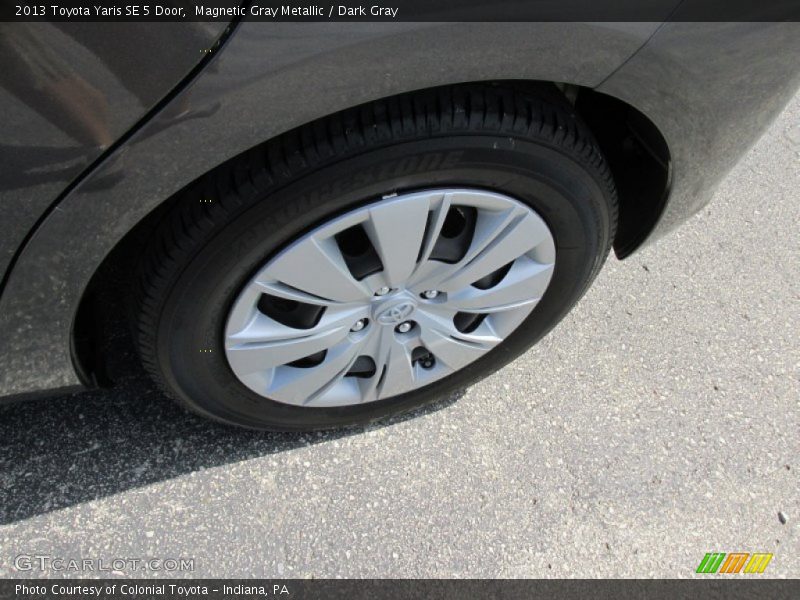 Magnetic Gray Metallic / Dark Gray 2013 Toyota Yaris SE 5 Door