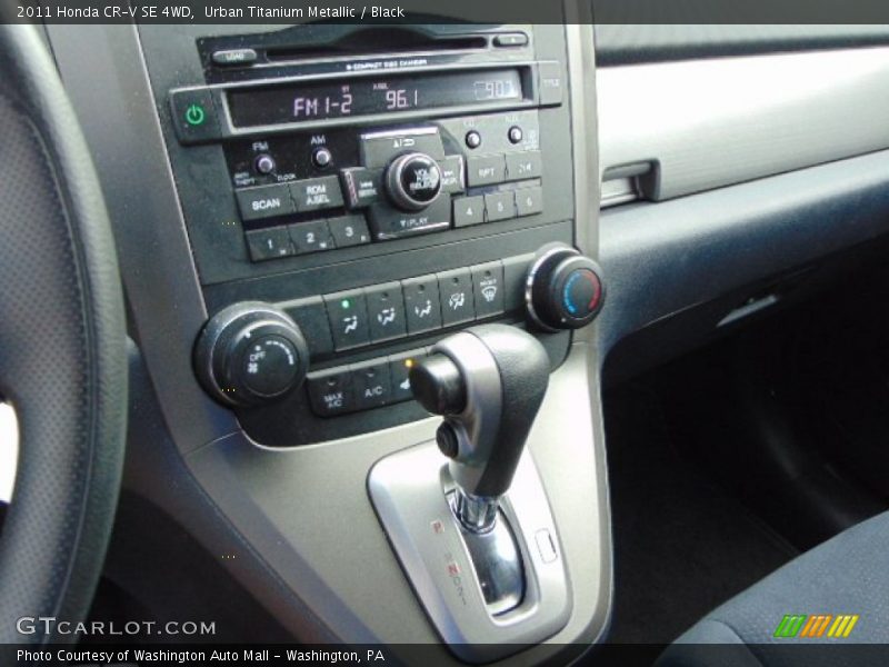Urban Titanium Metallic / Black 2011 Honda CR-V SE 4WD