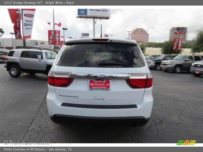 Bright White / Black 2013 Dodge Durango SXT