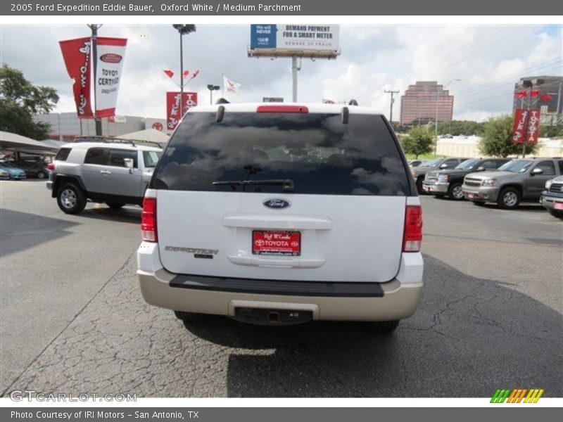 Oxford White / Medium Parchment 2005 Ford Expedition Eddie Bauer