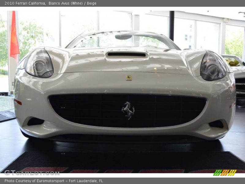 Bianco Avus (White) / Beige 2010 Ferrari California