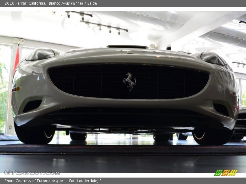 Bianco Avus (White) / Beige 2010 Ferrari California