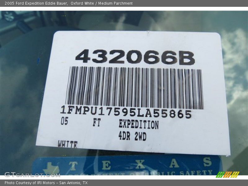 Oxford White / Medium Parchment 2005 Ford Expedition Eddie Bauer