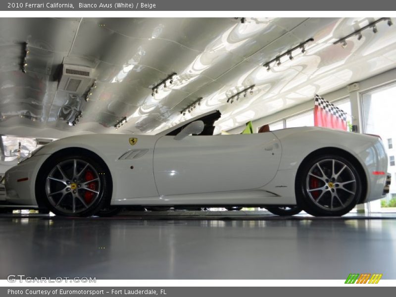 Bianco Avus (White) / Beige 2010 Ferrari California