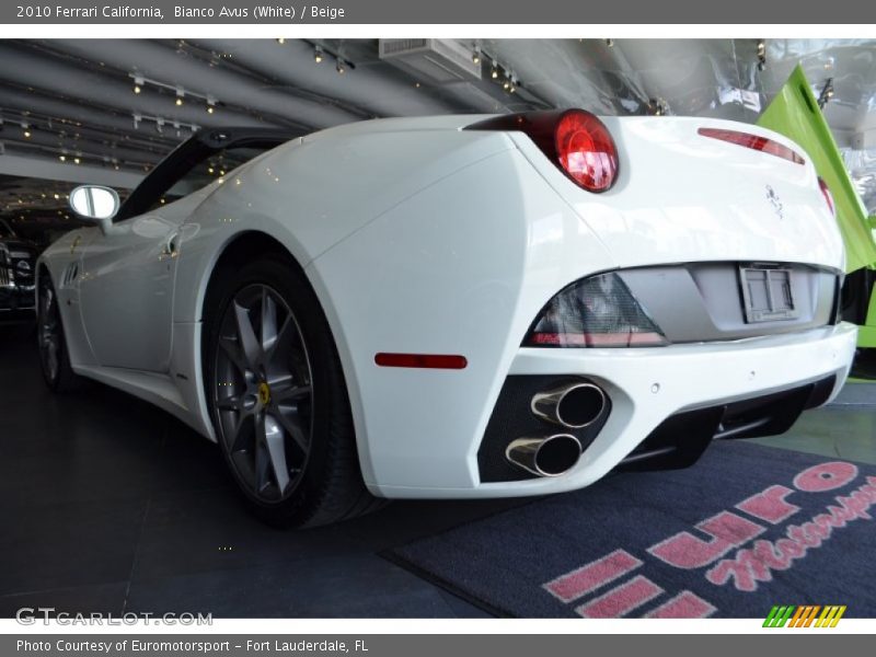 Bianco Avus (White) / Beige 2010 Ferrari California