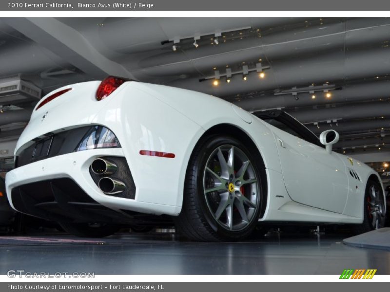Bianco Avus (White) / Beige 2010 Ferrari California