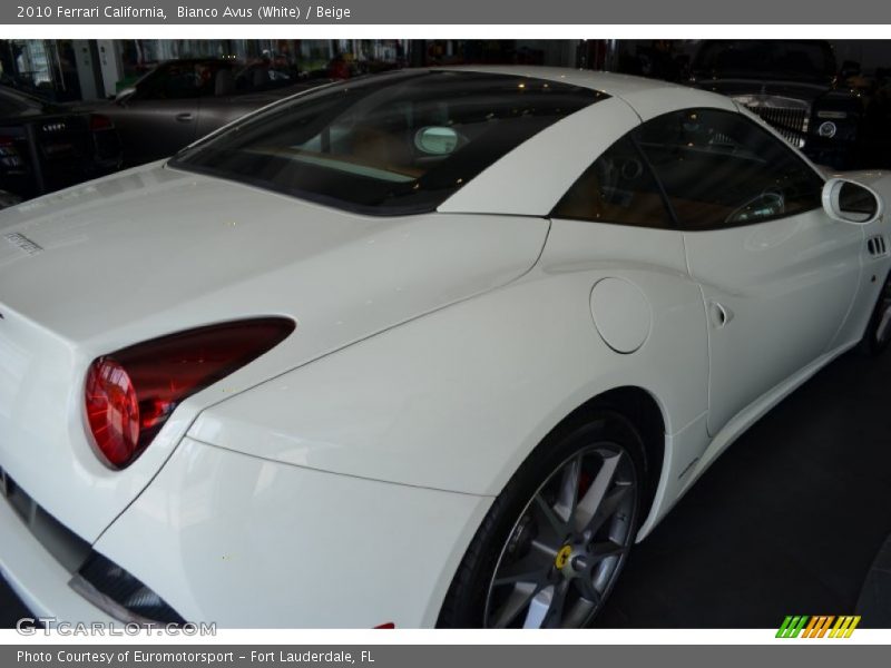 Bianco Avus (White) / Beige 2010 Ferrari California