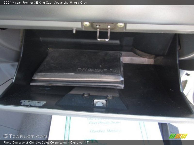 Avalanche White / Gray 2004 Nissan Frontier XE King Cab