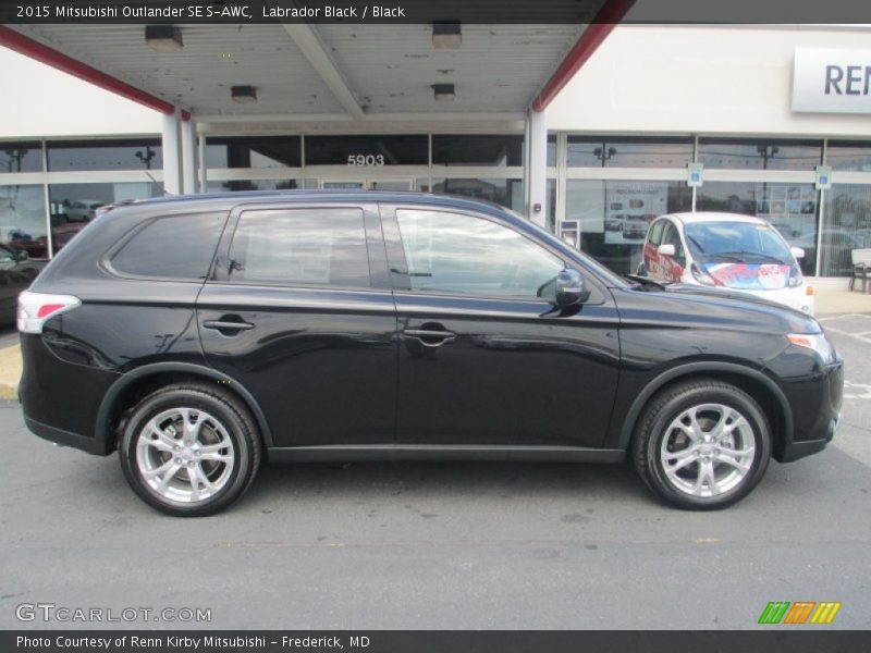 Labrador Black / Black 2015 Mitsubishi Outlander SE S-AWC