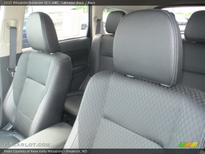 Labrador Black / Black 2015 Mitsubishi Outlander SE S-AWC