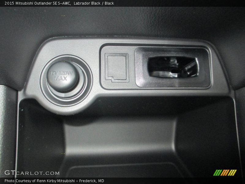 Labrador Black / Black 2015 Mitsubishi Outlander SE S-AWC