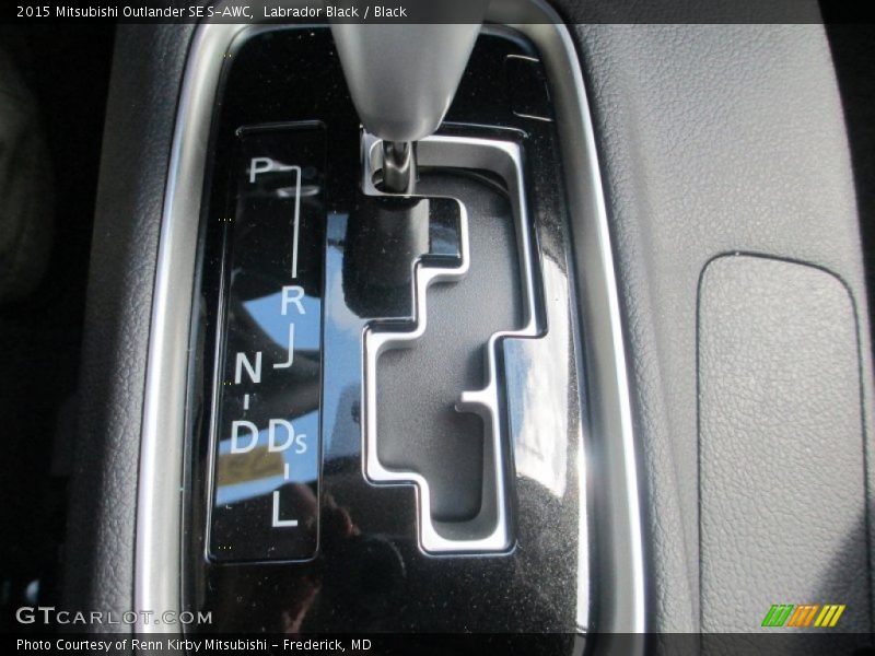 Labrador Black / Black 2015 Mitsubishi Outlander SE S-AWC