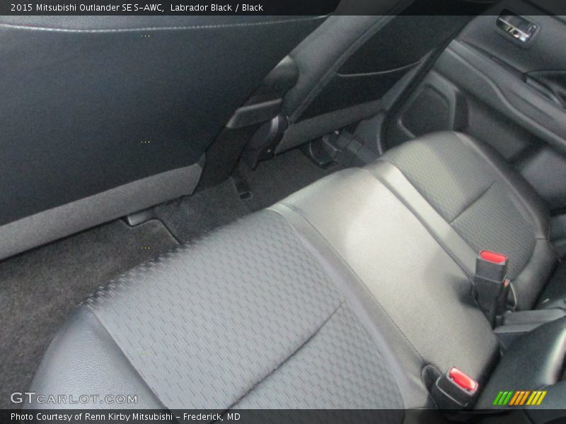 Labrador Black / Black 2015 Mitsubishi Outlander SE S-AWC