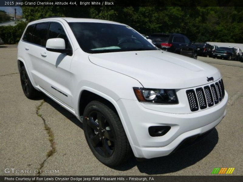 Front 3/4 View of 2015 Grand Cherokee Altitude 4x4