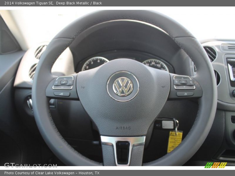 Deep Black Metallic / Black 2014 Volkswagen Tiguan SE