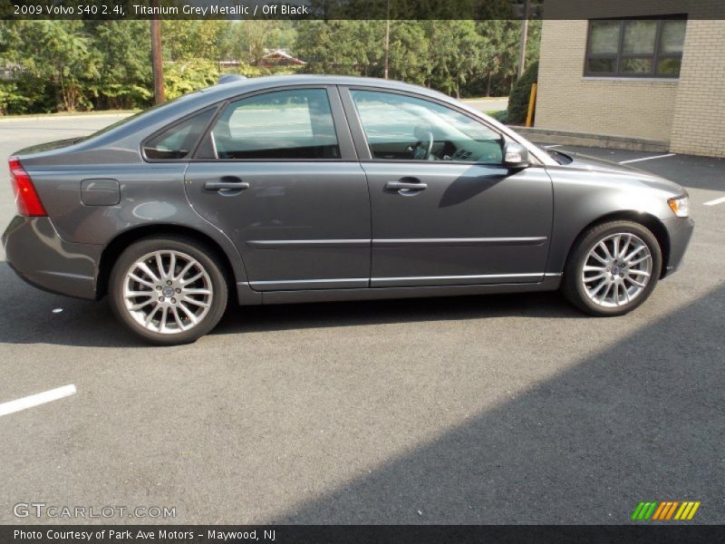 Titanium Grey Metallic / Off Black 2009 Volvo S40 2.4i